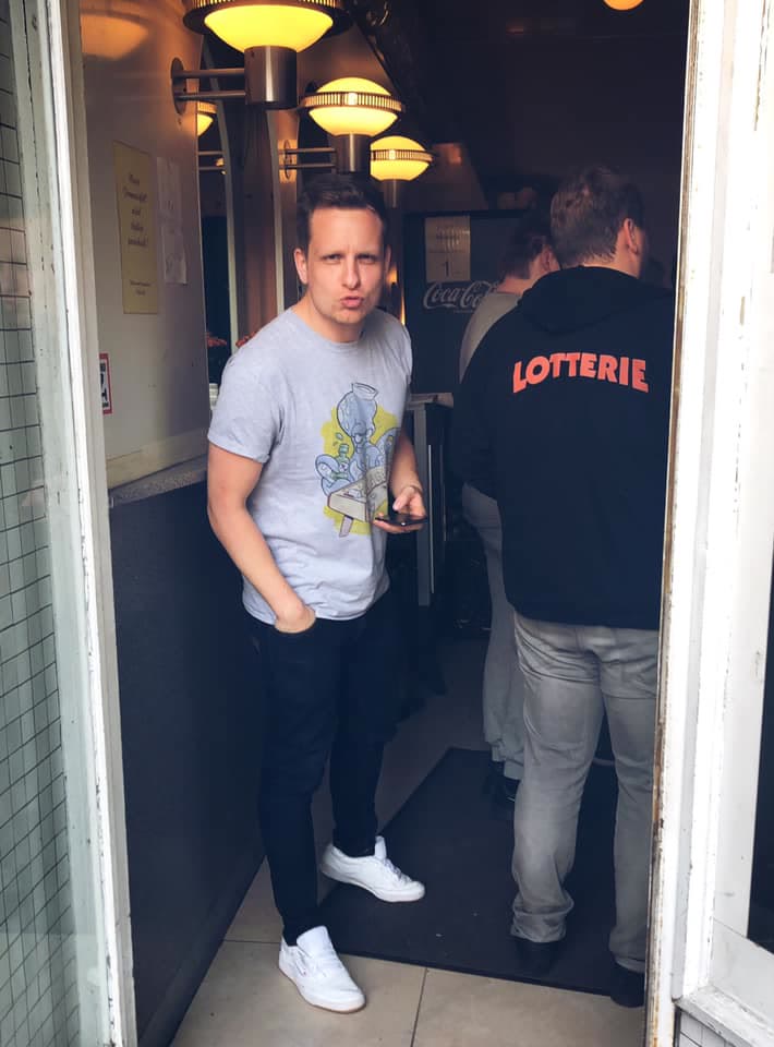 Gestern machte sich eine kleine aber Crew von fünf Lotteristen auf nach Wedel, um beim letzten Saisonspiel geg